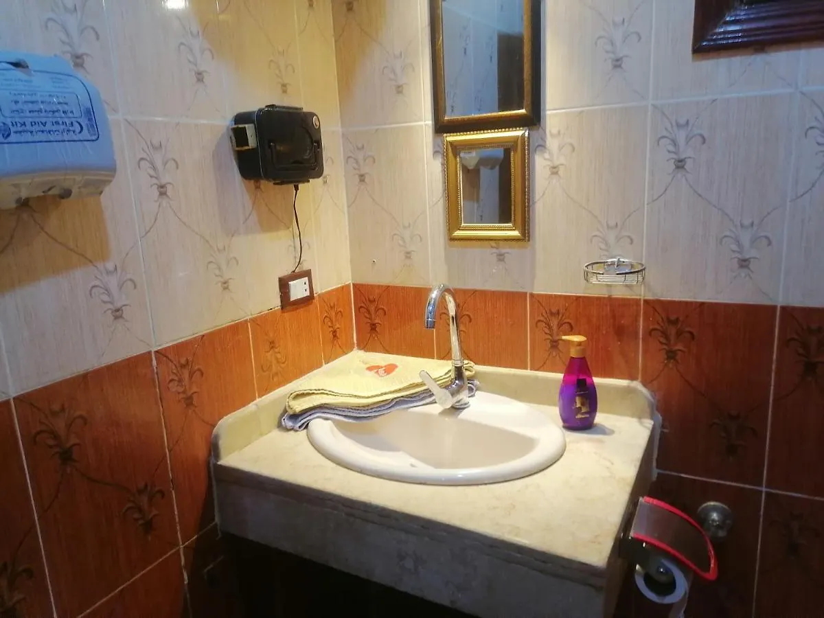 Apartment Twin Rooms Close To Most Tourist Areas Luxor